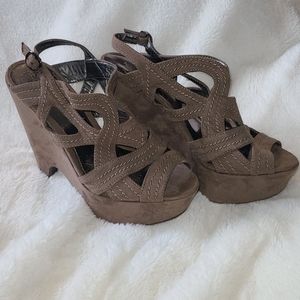 Wedge heels